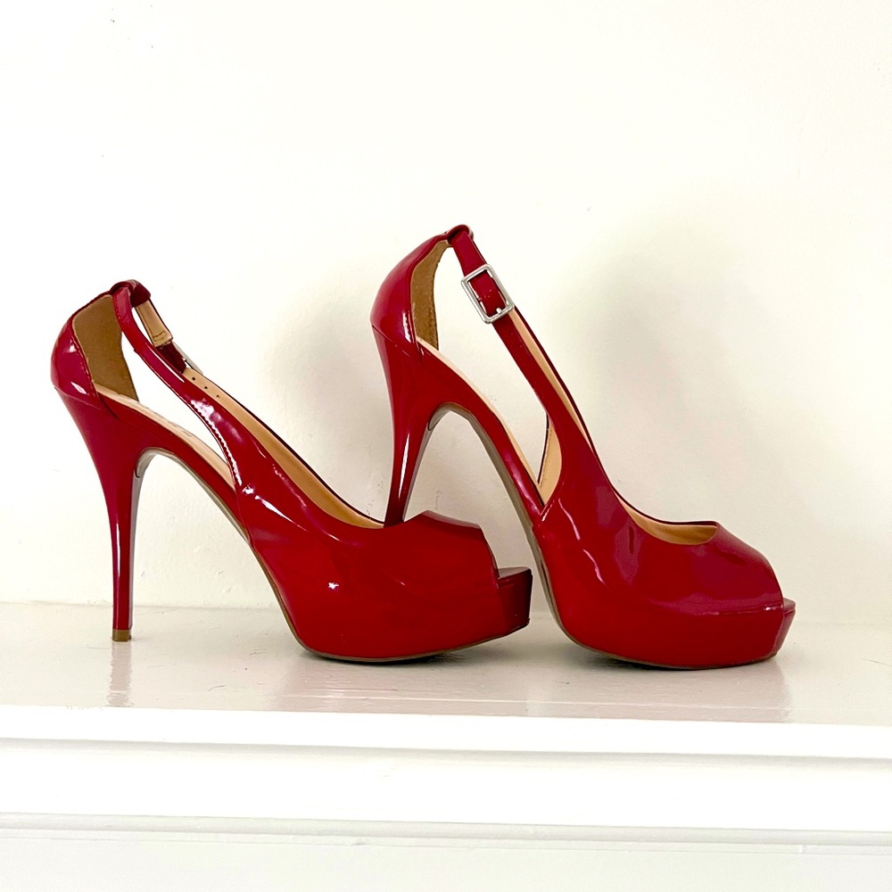 Guess Women’s Platform heel